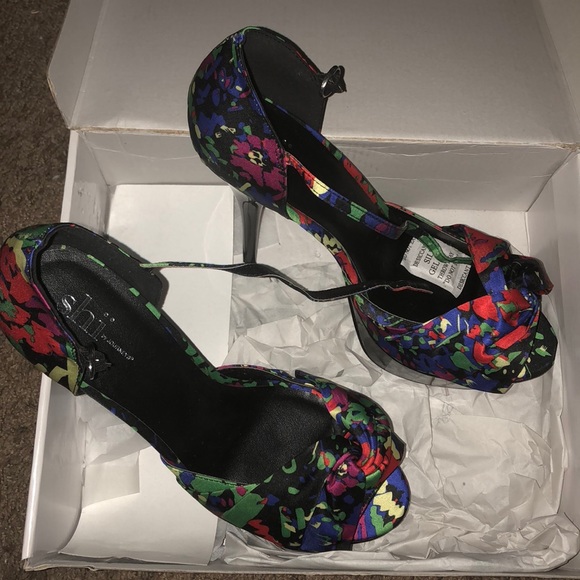 Heels - Picture 2 of 6